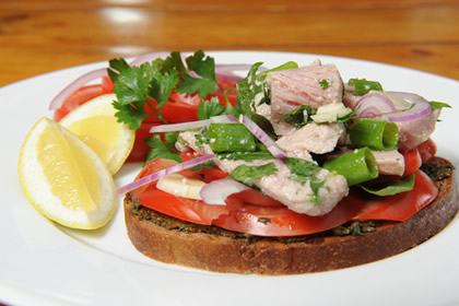 Salata sa tunom