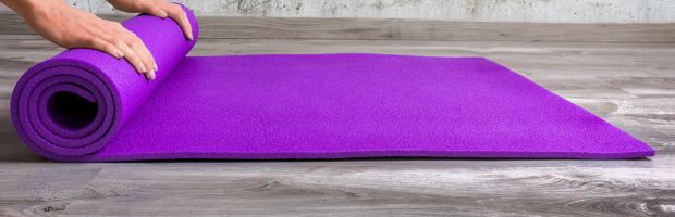 Prostirka za jogu (mat) - kako odabrati pravu koja će odgovarati vašim potrebama?