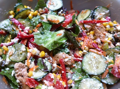 Pileća salata s dressingom od posnog sira