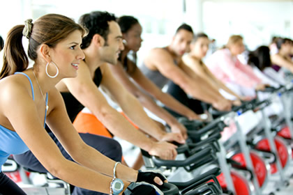 Cycling ili vožnja bicikla u teretani