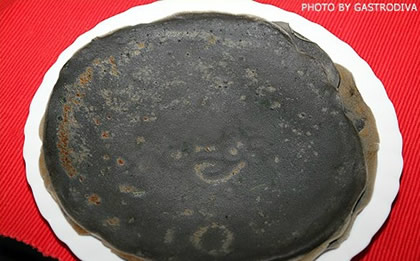 Crne palačinke s lososom