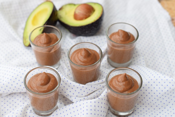 Čokoladni avokado puding