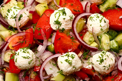 Salata od posnog sira, krastavaca i rajčice