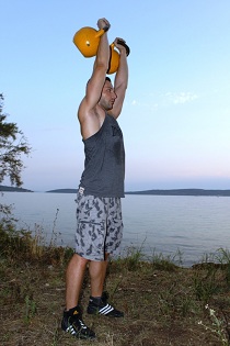 Double kettlebell thruster