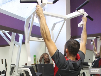 Towel hold pull up position (isometric)