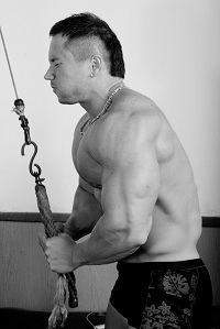 Triceps ekstenzija na sajli sa užetom